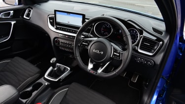 Kia Ceed - interior (driver&#039;s door view)